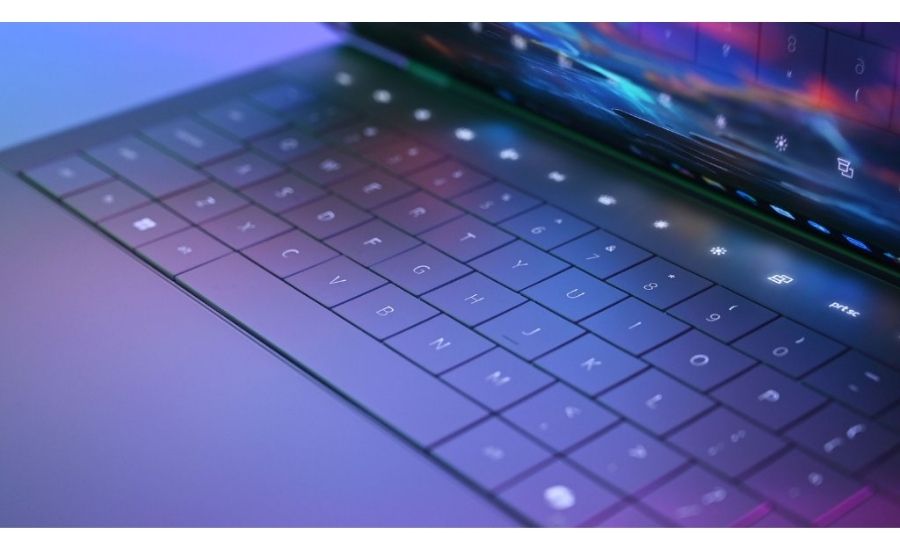 Màn hình Dell XPS 14 9440 hiển thị nhiều cửa sổ ứng dụng đang mở, bao gồm phần mềm chỉnh sửa video và trình duyệt web, minh họa khả năng đa nhiệm mượt mà của 16GB RAM và SSD nhanh.