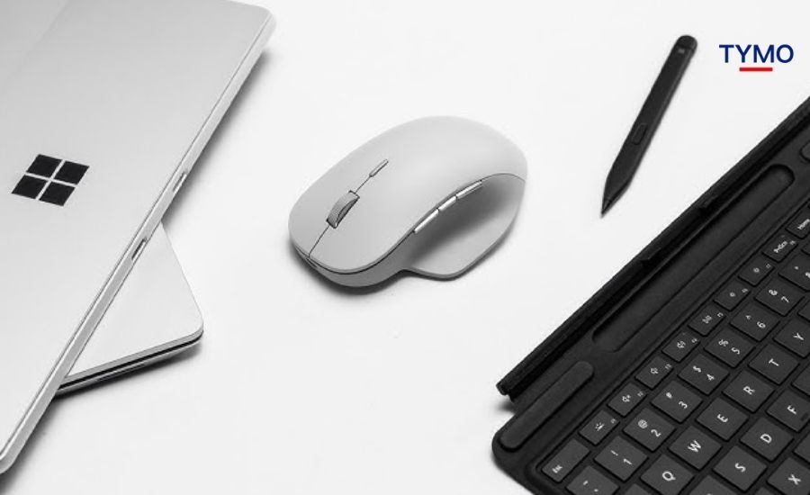 Bàn phím Surface Pro Type Cover mỏng nhẹ, gắn nam châm chắc chắn và hỗ trợ đèn nền.
