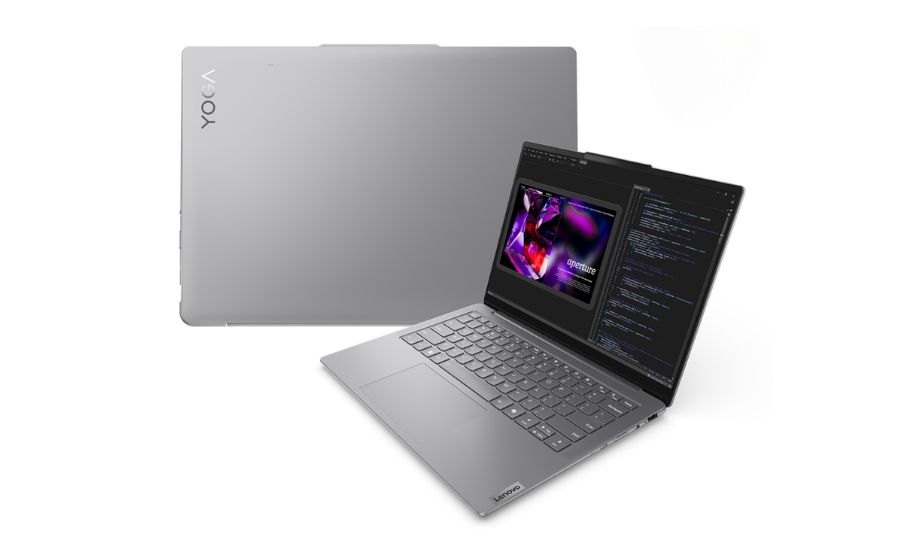 Laptop Lenovo Yoga Slim 7 14IMH9 83CV001UVN màu Luna Grey đặt trên bàn, hiển thị màn hình OLED lớn, nổi bật thiết kế mỏng.